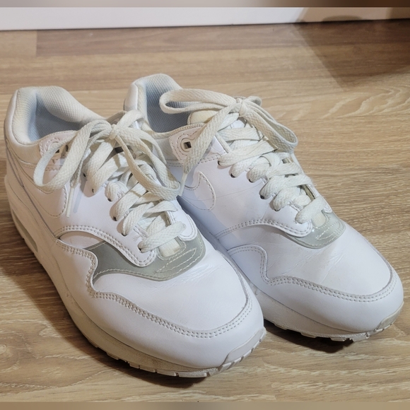 White and Gray Nike AIR Sneakers - Picture 4 of 7